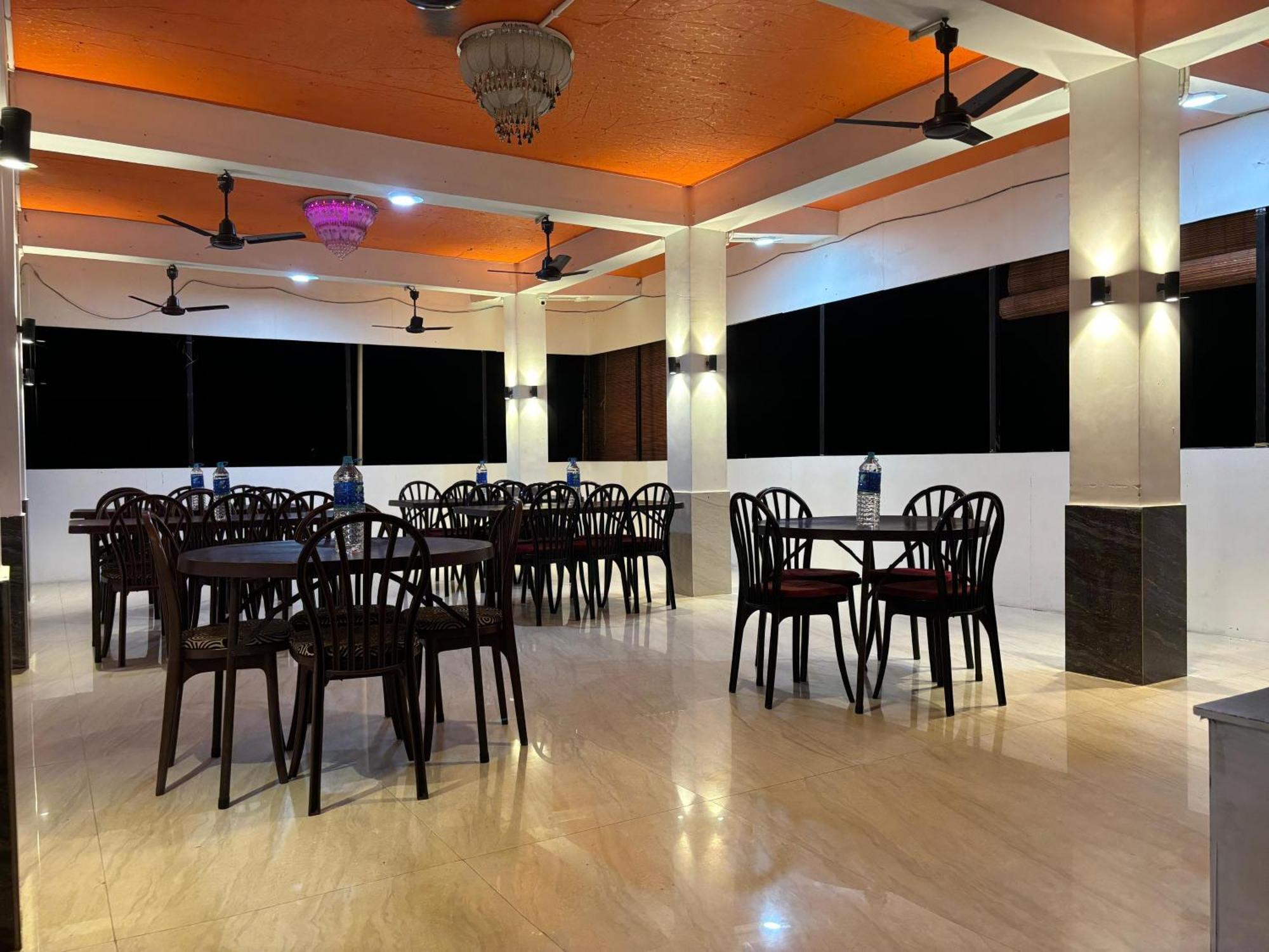 The Tamarind Tree Hotel & Restaurant Shadipur Kültér fotó